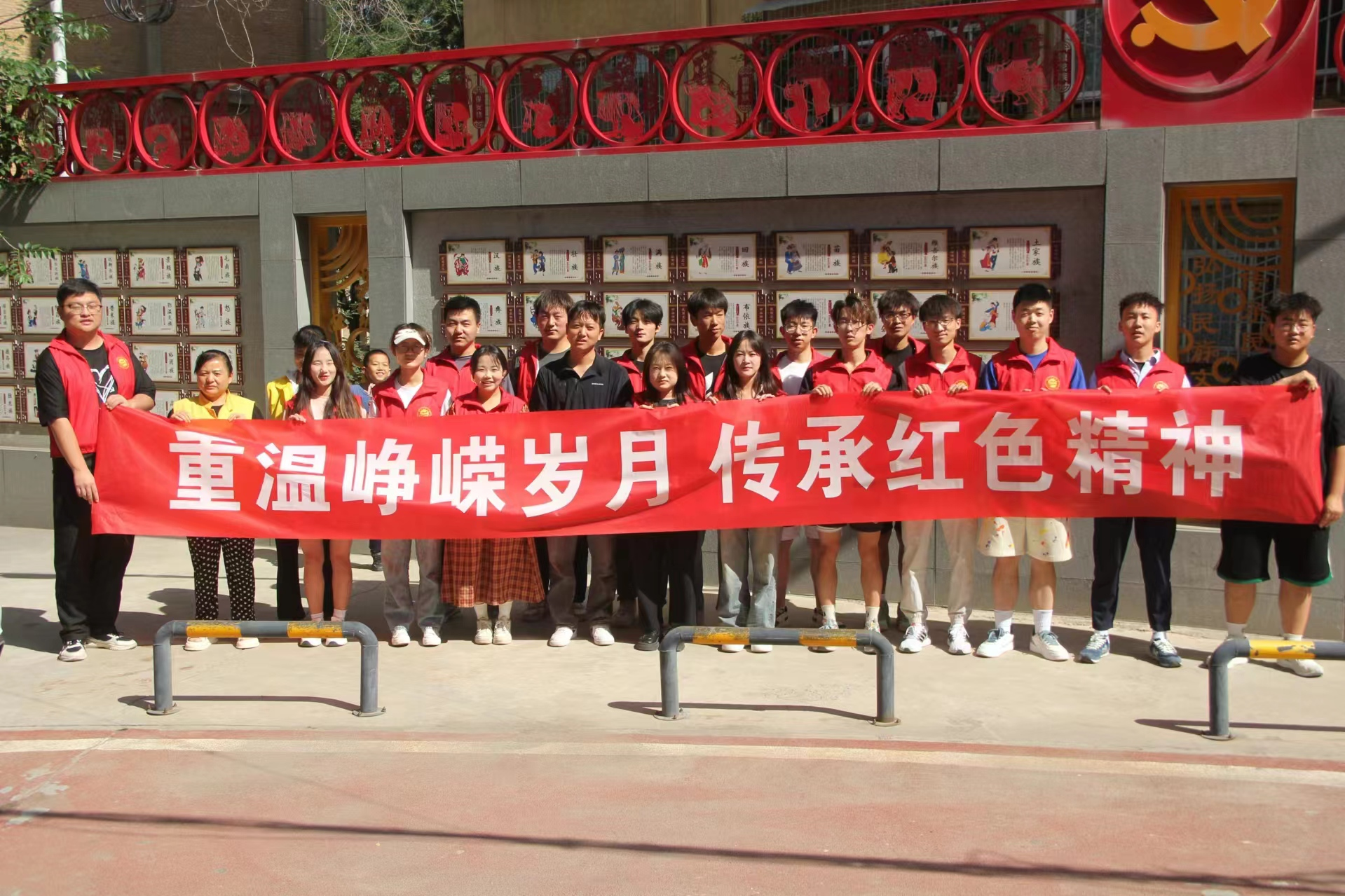 重温红色事迹 勇担青春革命——机电工程学院走进社区公益活动